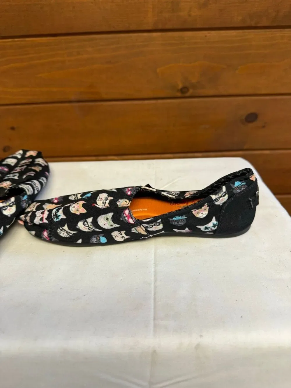 BOBS/Skechers  Kitty Cat slip-on flat shoes Sz 6 NWOT